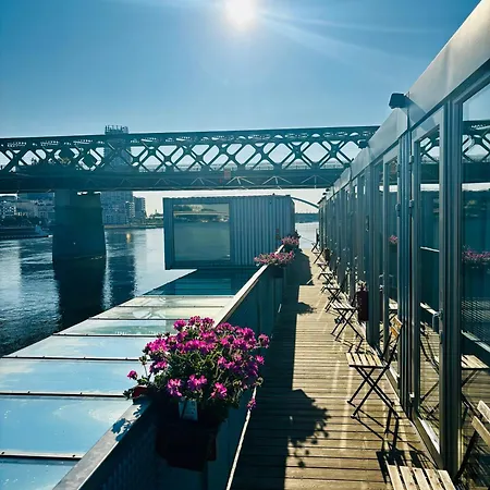Sundeck - Party Boat 3* 布拉迪斯拉发