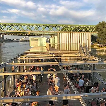 Sundeck - Party Boat Hotel Bratislava