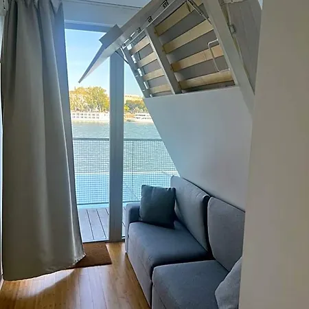 Sundeck - Party Boat Hotel