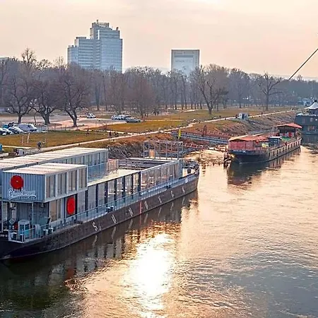 Hotel Sundeck - Party Boat