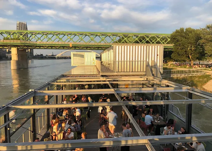 Hotel Sundeck - Party Boat Pressburg