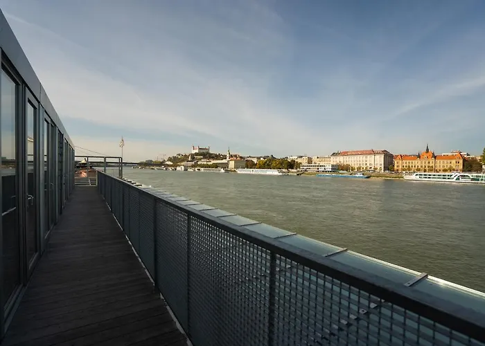 Hotel Sundeck - Party Boat
