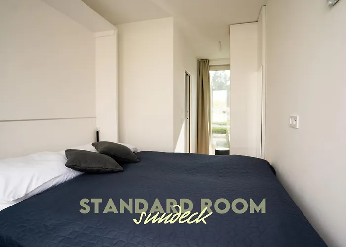 Sundeck - Party Boat 3* Pozsony